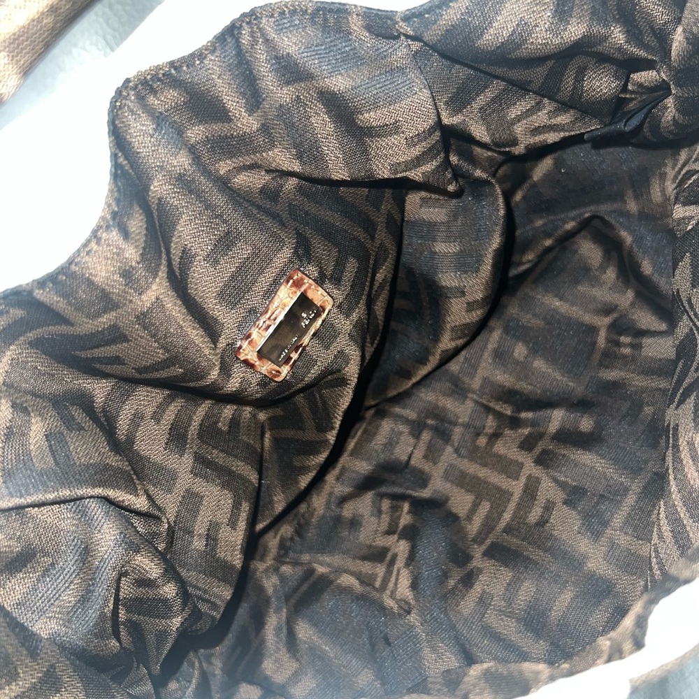 👑✅PRICE FIRM✅ Beautiful Large White and Brown Spy Bag - Picture 10 of 17